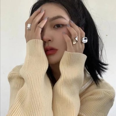衣橱里的她1海报